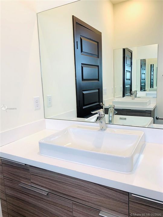 最近租的: $2,550 (3 贝兹, 2 浴室, 1588 平方英尺)