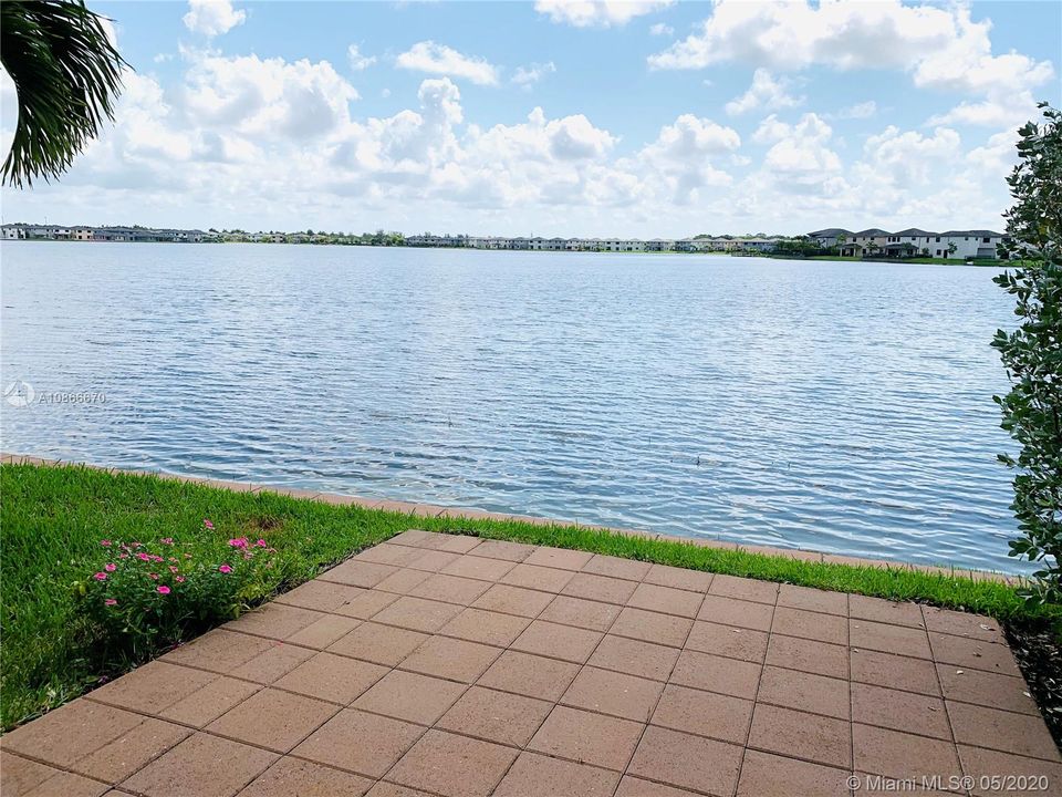 最近租的: $2,550 (3 贝兹, 2 浴室, 1588 平方英尺)