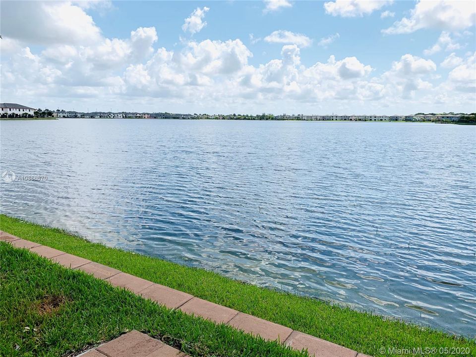 最近租的: $2,550 (3 贝兹, 2 浴室, 1588 平方英尺)