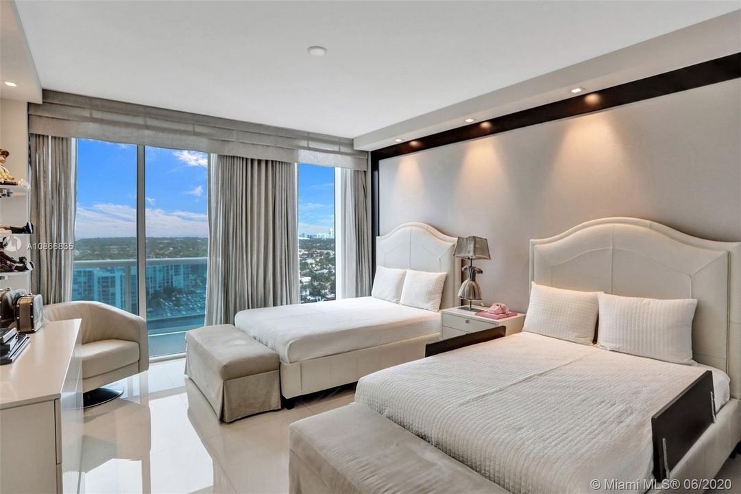 Second bedroom.
