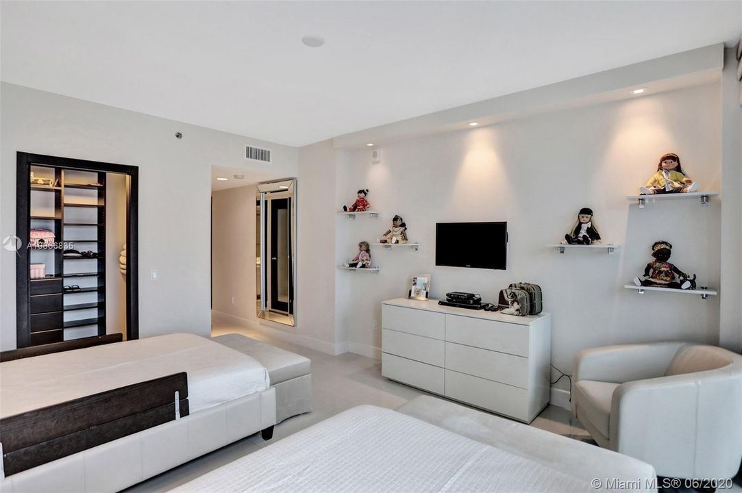 Recently Sold: $1,900,000 (3 beds, 3 baths, 3395 Square Feet)