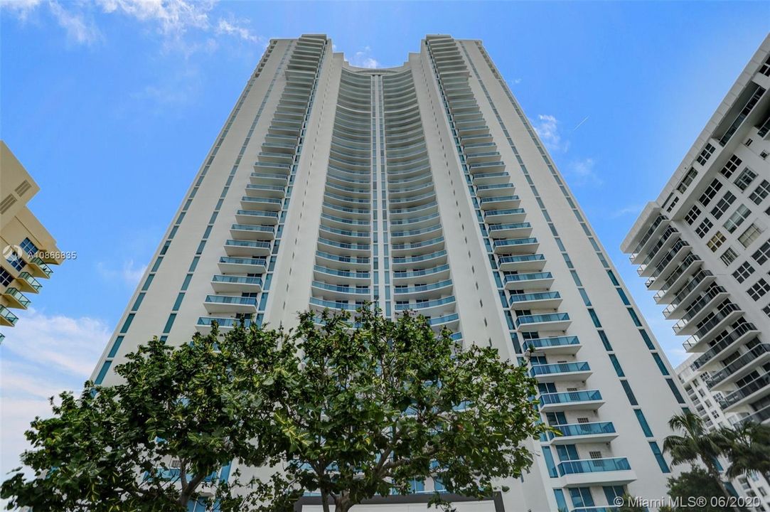 Recently Sold: $1,900,000 (3 beds, 3 baths, 3395 Square Feet)