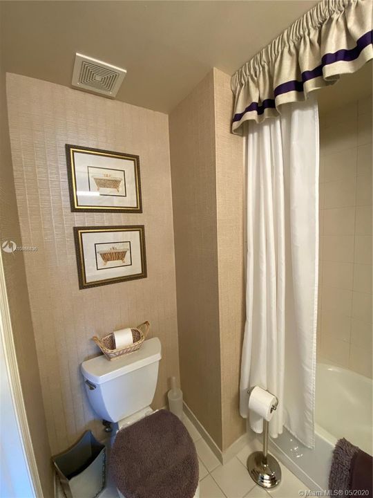 Recently Sold: $1,350,000 (3 beds, 2 baths, 1977 Square Feet)
