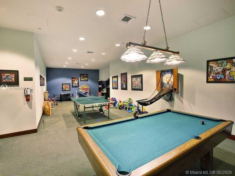 Recently Sold: $1,350,000 (3 beds, 2 baths, 1977 Square Feet)