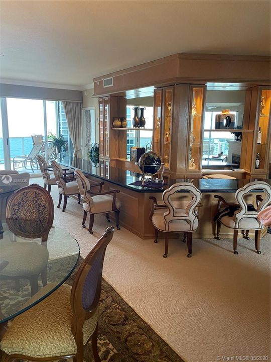 Recently Sold: $1,350,000 (3 beds, 2 baths, 1977 Square Feet)
