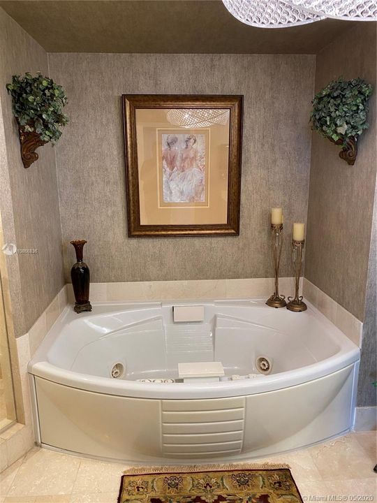Recently Sold: $1,350,000 (3 beds, 2 baths, 1977 Square Feet)