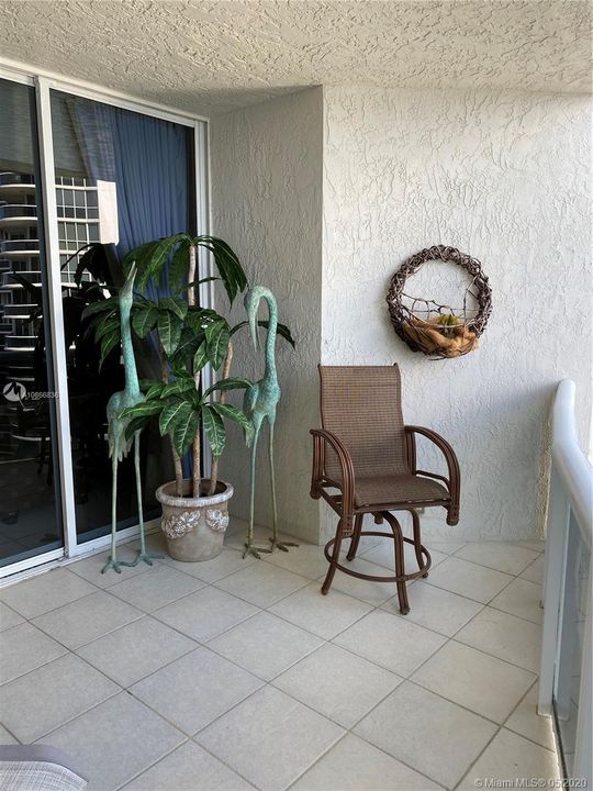 Recently Sold: $1,350,000 (3 beds, 2 baths, 1977 Square Feet)