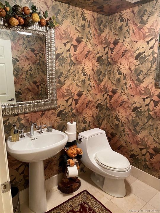 Recently Sold: $1,350,000 (3 beds, 2 baths, 1977 Square Feet)