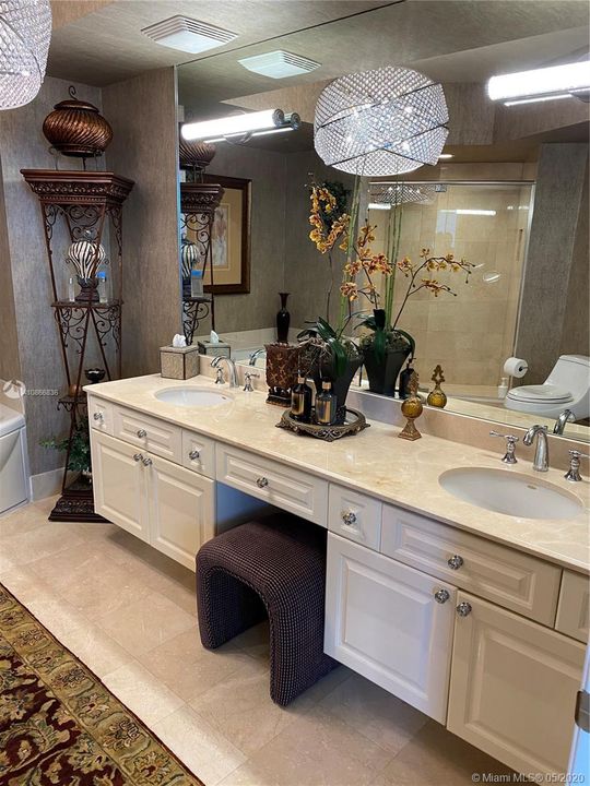 Recently Sold: $1,350,000 (3 beds, 2 baths, 1977 Square Feet)