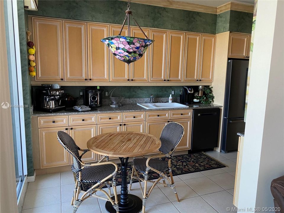 Recently Sold: $1,350,000 (3 beds, 2 baths, 1977 Square Feet)