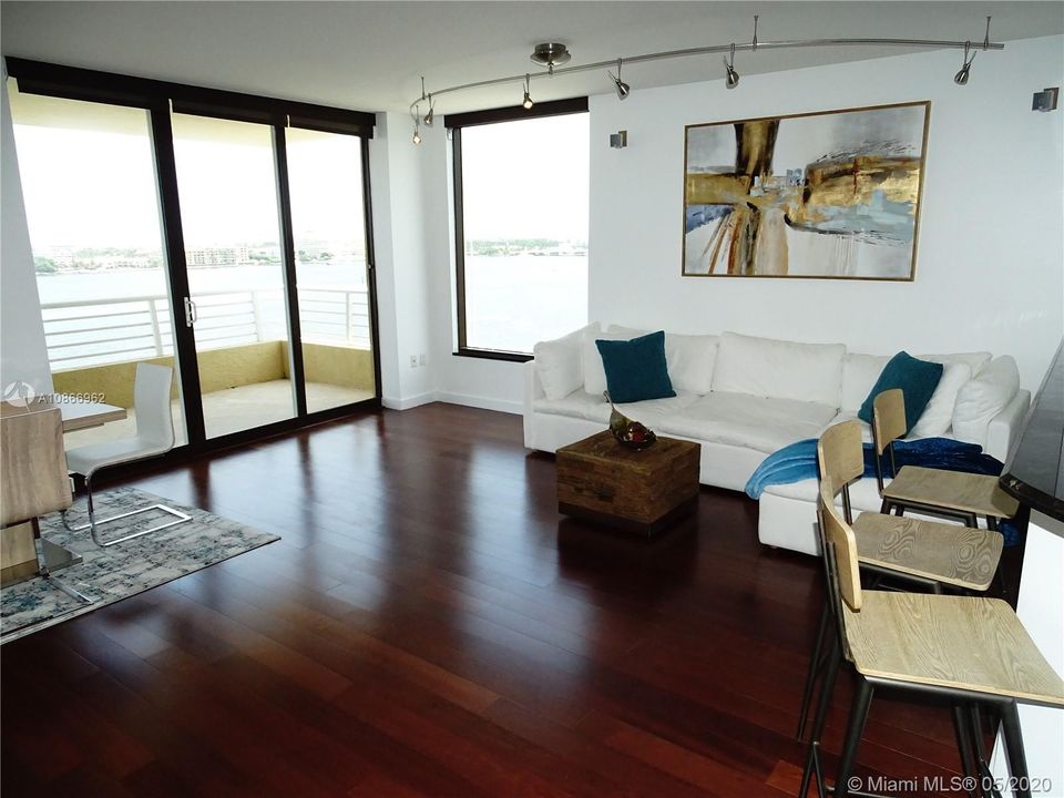 Recently Sold: $560,900 (2 beds, 2 baths, 1400 Square Feet)