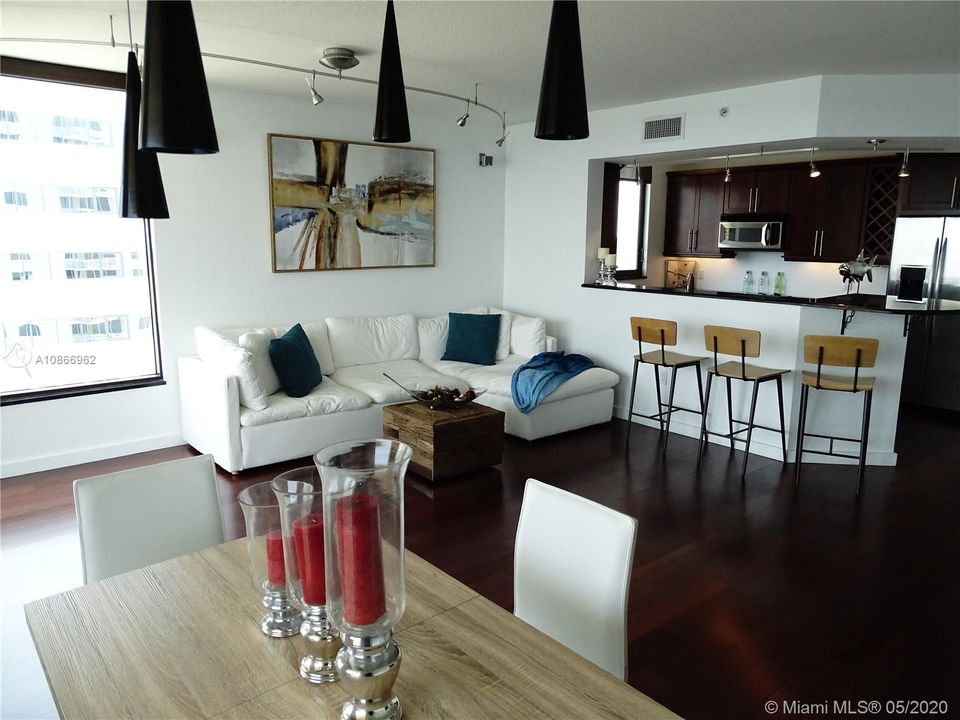 Recently Sold: $560,900 (2 beds, 2 baths, 1400 Square Feet)