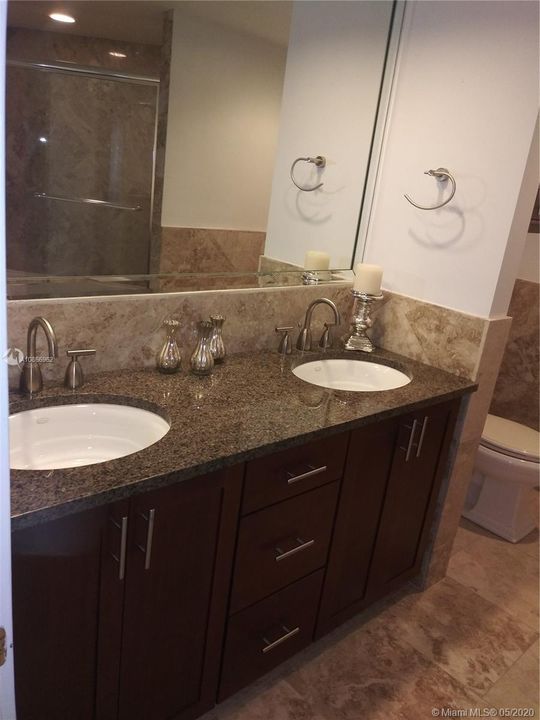 Recently Sold: $560,900 (2 beds, 2 baths, 1400 Square Feet)