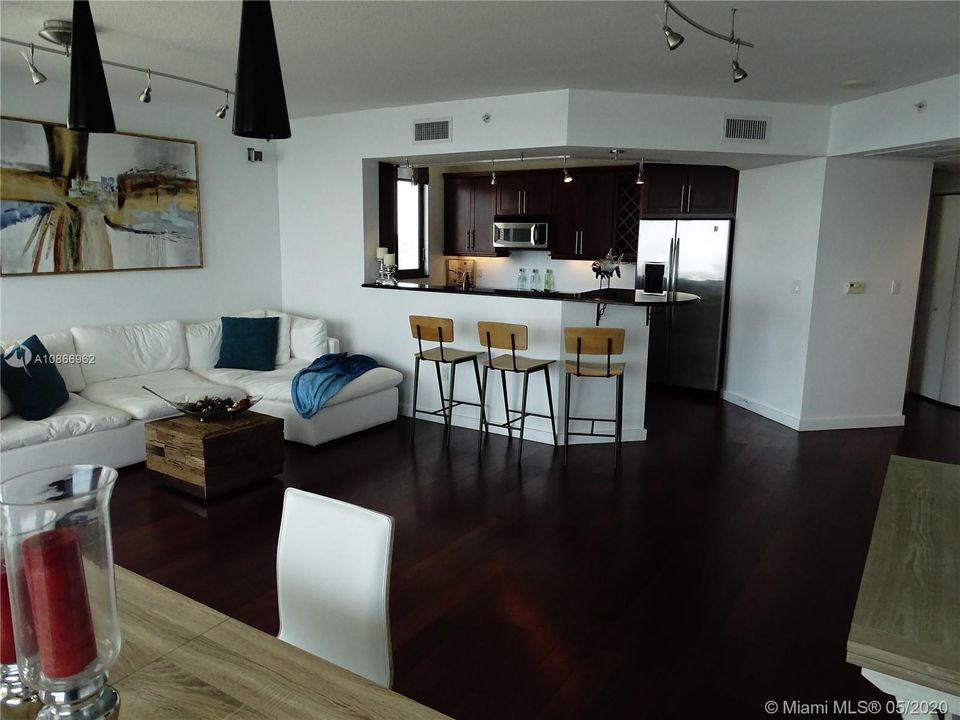 Recently Sold: $560,900 (2 beds, 2 baths, 1400 Square Feet)