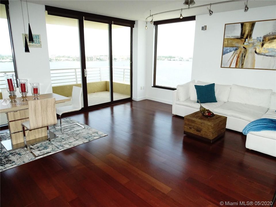 Recently Sold: $560,900 (2 beds, 2 baths, 1400 Square Feet)