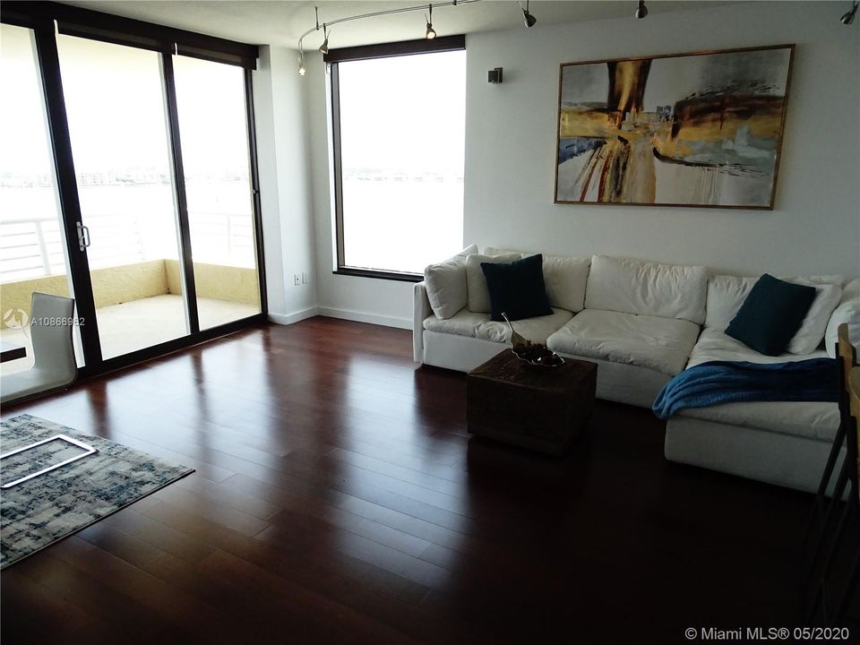 Recently Sold: $560,900 (2 beds, 2 baths, 1400 Square Feet)