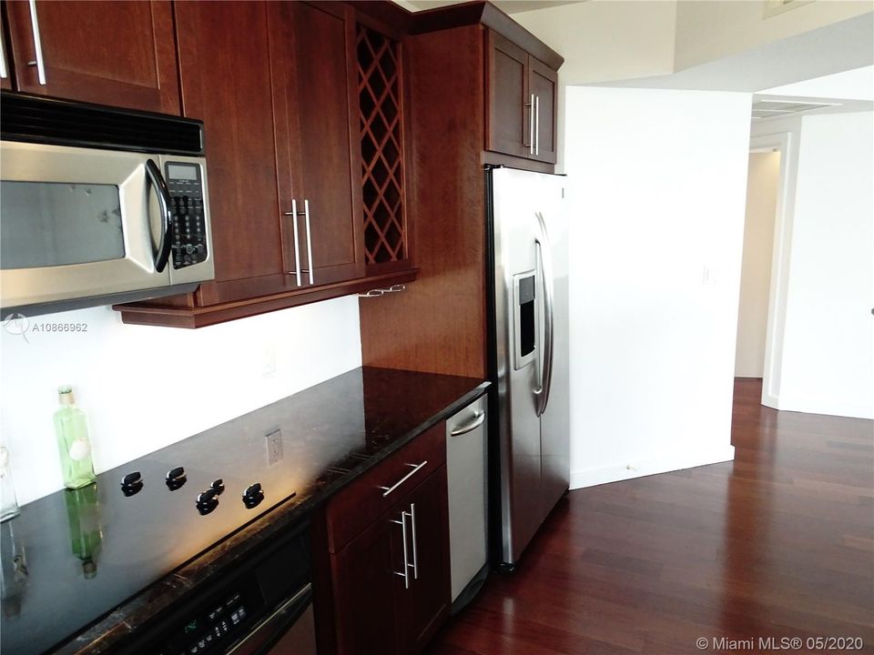 Recently Sold: $560,900 (2 beds, 2 baths, 1400 Square Feet)