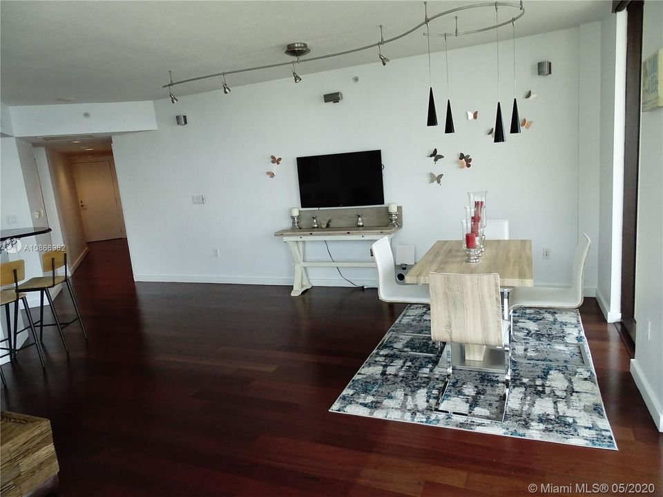 Recently Sold: $560,900 (2 beds, 2 baths, 1400 Square Feet)