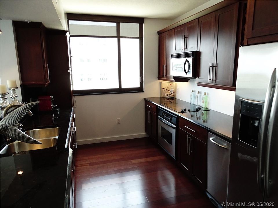 Recently Sold: $560,900 (2 beds, 2 baths, 1400 Square Feet)