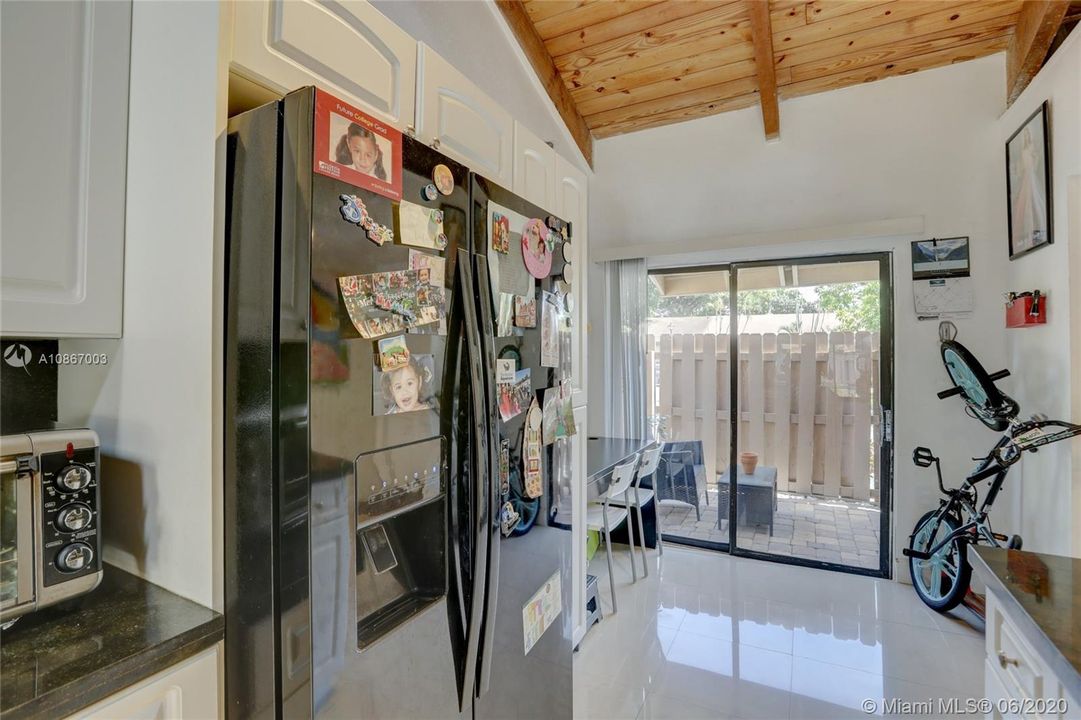 Recently Sold: $225,000 (2 beds, 2 baths, 964 Square Feet)