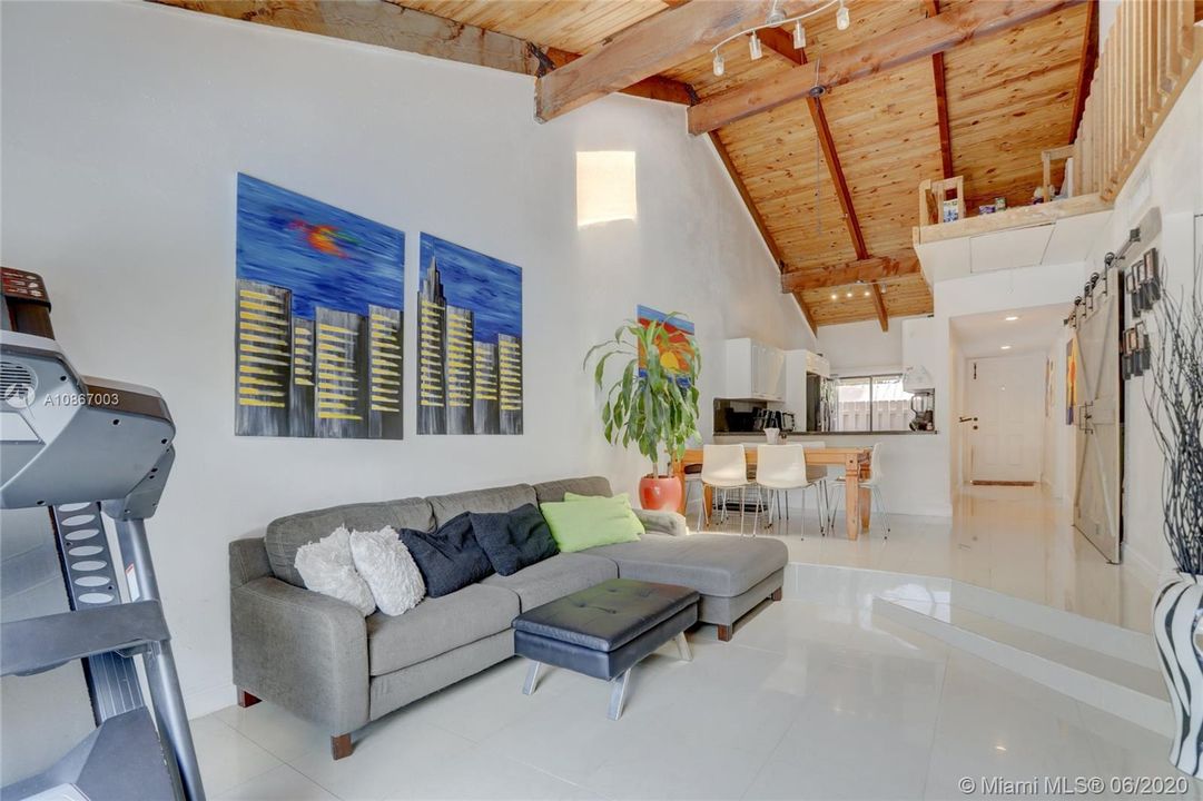 Recently Sold: $225,000 (2 beds, 2 baths, 964 Square Feet)
