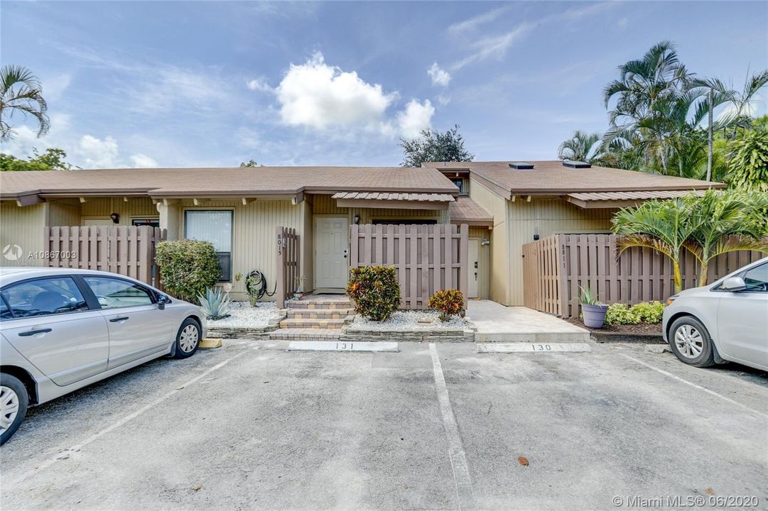 Recently Sold: $225,000 (2 beds, 2 baths, 964 Square Feet)