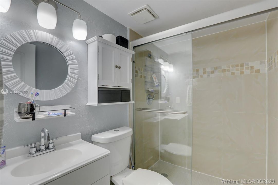 Recently Sold: $225,000 (2 beds, 2 baths, 964 Square Feet)