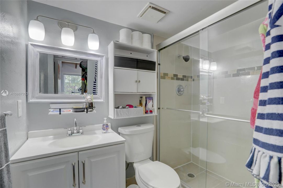 Recently Sold: $225,000 (2 beds, 2 baths, 964 Square Feet)