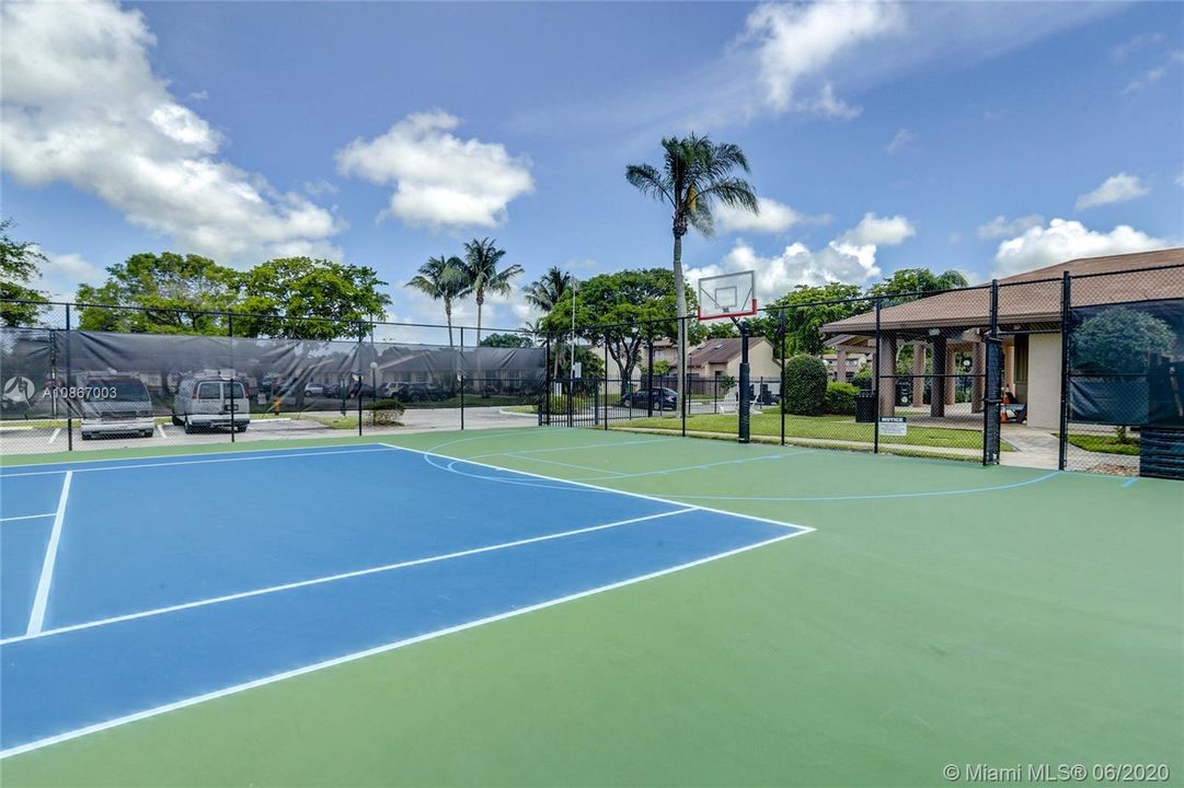 Recently Sold: $225,000 (2 beds, 2 baths, 964 Square Feet)