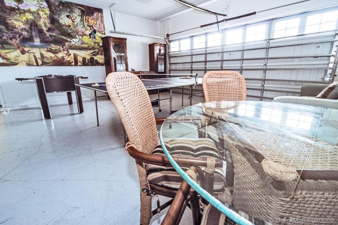 Vendido Recientemente: $549,000 (8 camas, 5 baños, 3909 Pies cuadrados)