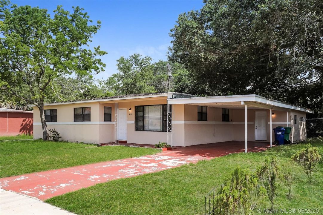 Recientemente alquilado: $2,465 (5 camas, 3 baños, 1550 Pies cuadrados)