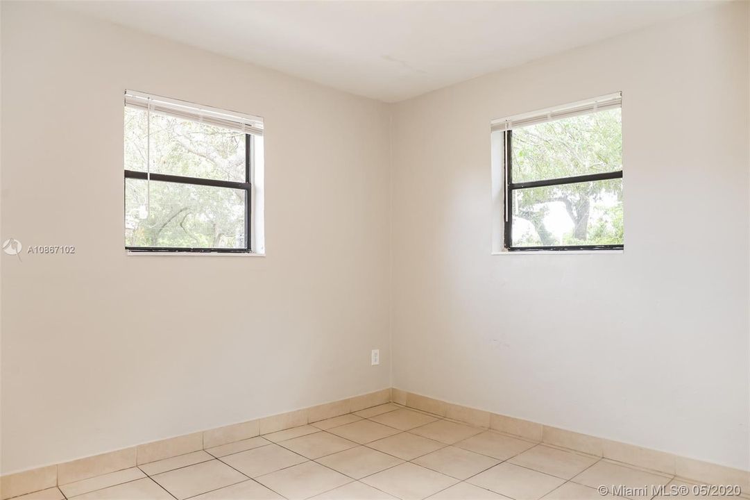 Recientemente alquilado: $2,465 (5 camas, 3 baños, 1550 Pies cuadrados)