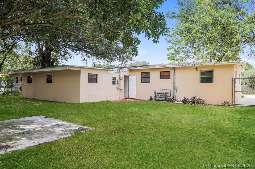 Recientemente alquilado: $2,465 (5 camas, 3 baños, 1550 Pies cuadrados)