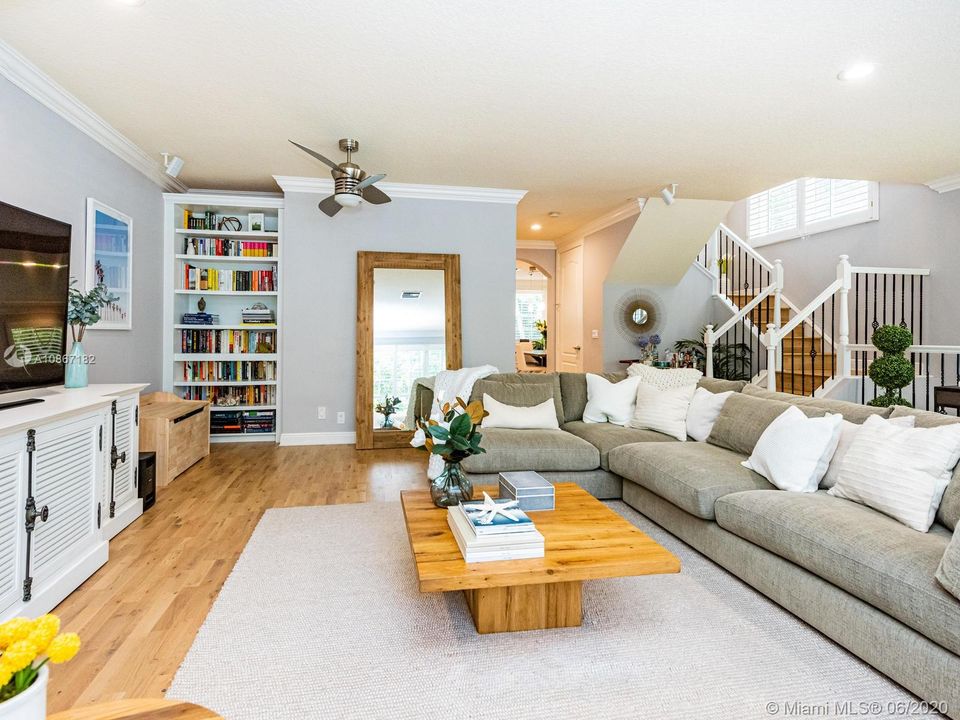 Recently Sold: $689,000 (3 beds, 2 baths, 3036 Square Feet)