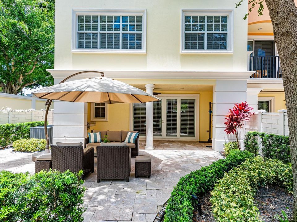 Recently Sold: $689,000 (3 beds, 2 baths, 3036 Square Feet)