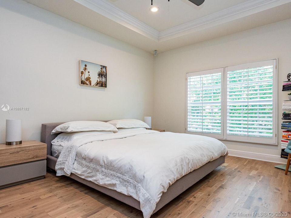 Recently Sold: $689,000 (3 beds, 2 baths, 3036 Square Feet)