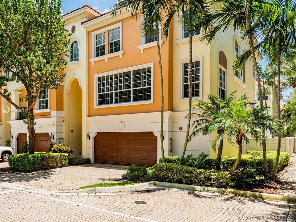 Recently Sold: $689,000 (3 beds, 2 baths, 3036 Square Feet)