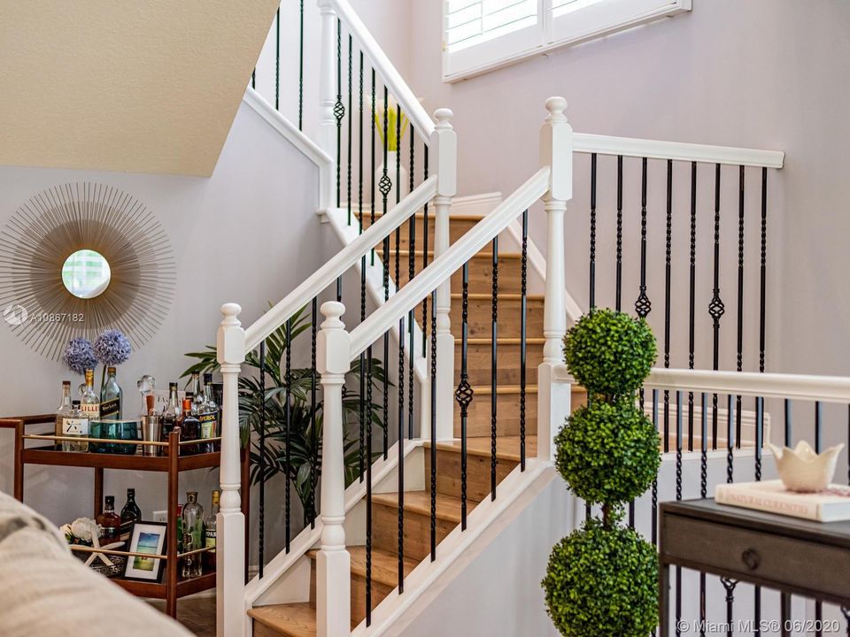 Recently Sold: $689,000 (3 beds, 2 baths, 3036 Square Feet)
