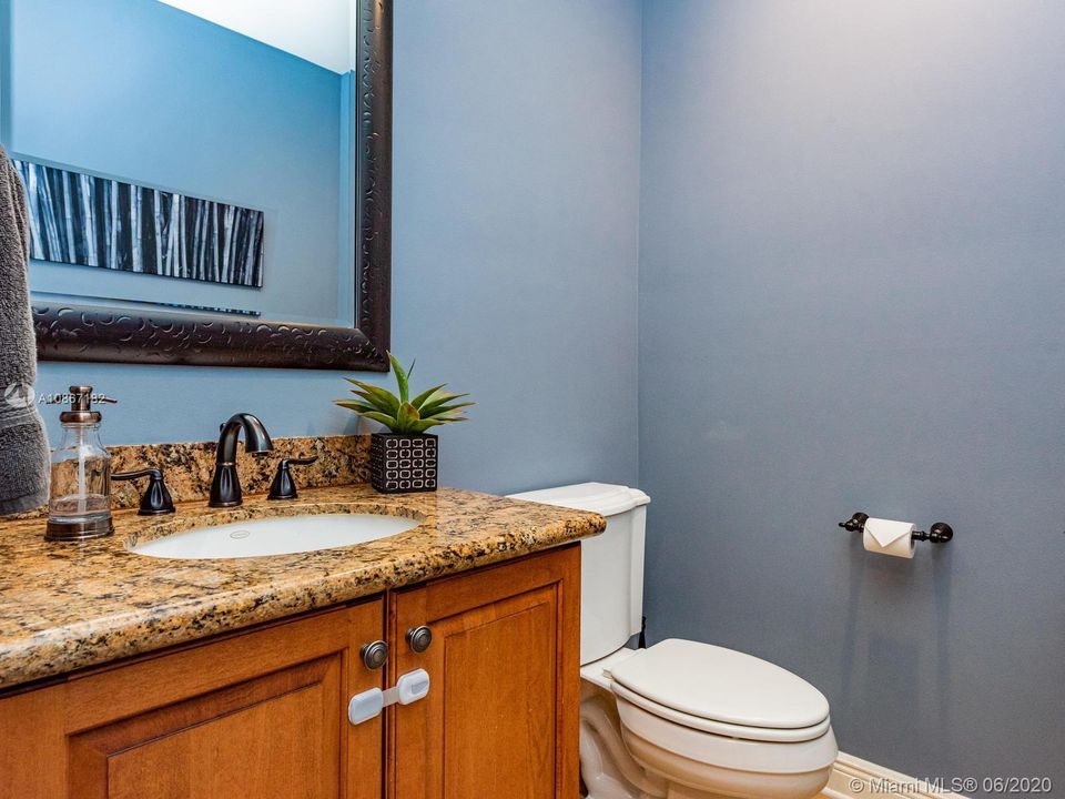 Recently Sold: $689,000 (3 beds, 2 baths, 3036 Square Feet)