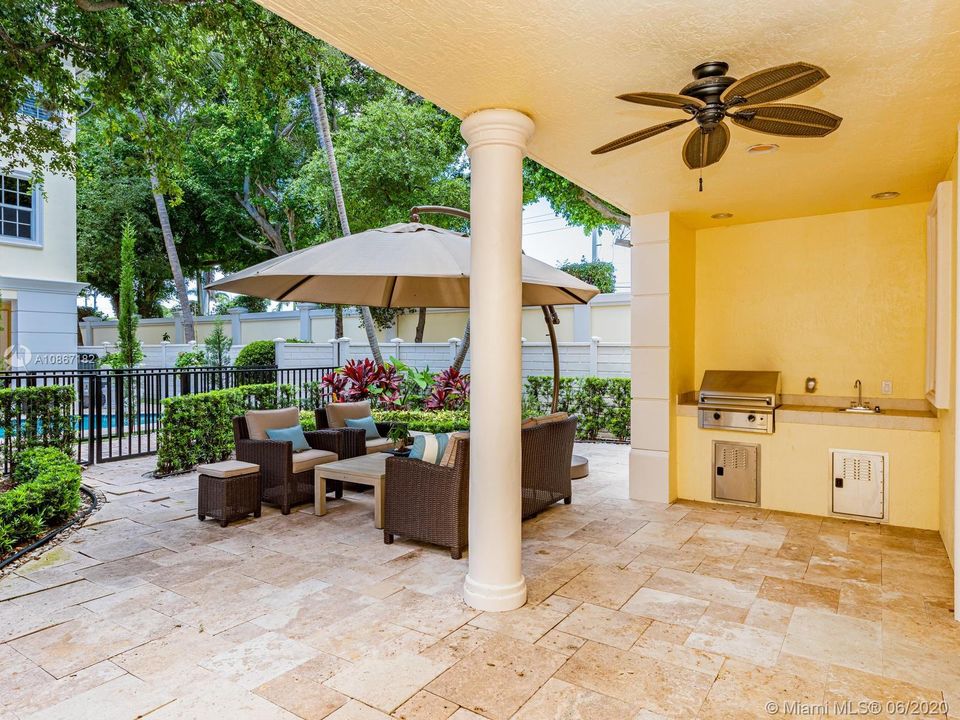 Recently Sold: $689,000 (3 beds, 2 baths, 3036 Square Feet)