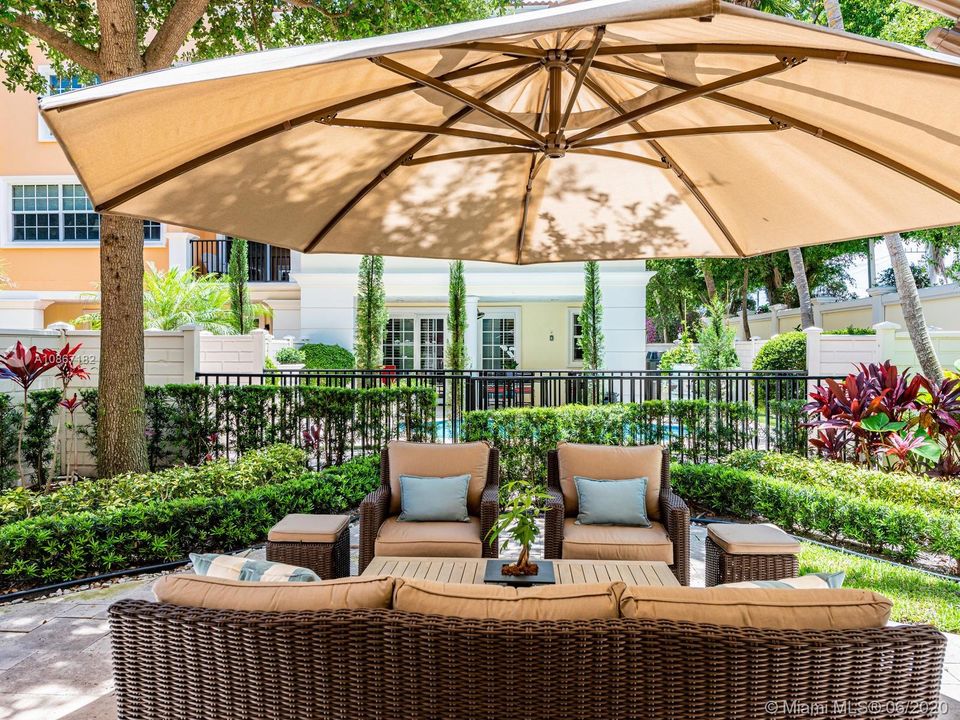 Recently Sold: $689,000 (3 beds, 2 baths, 3036 Square Feet)