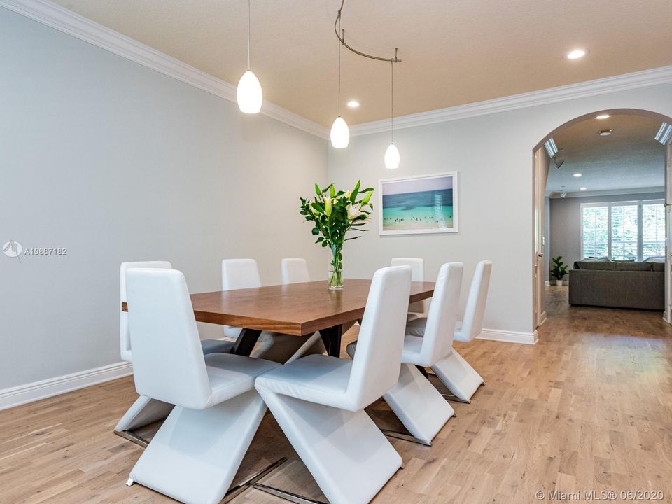 Recently Sold: $689,000 (3 beds, 2 baths, 3036 Square Feet)