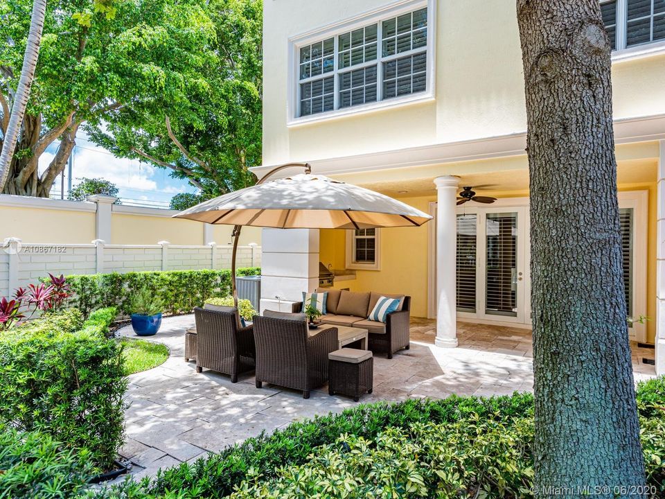 Recently Sold: $689,000 (3 beds, 2 baths, 3036 Square Feet)