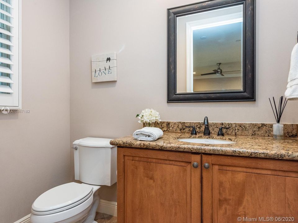 Recently Sold: $689,000 (3 beds, 2 baths, 3036 Square Feet)
