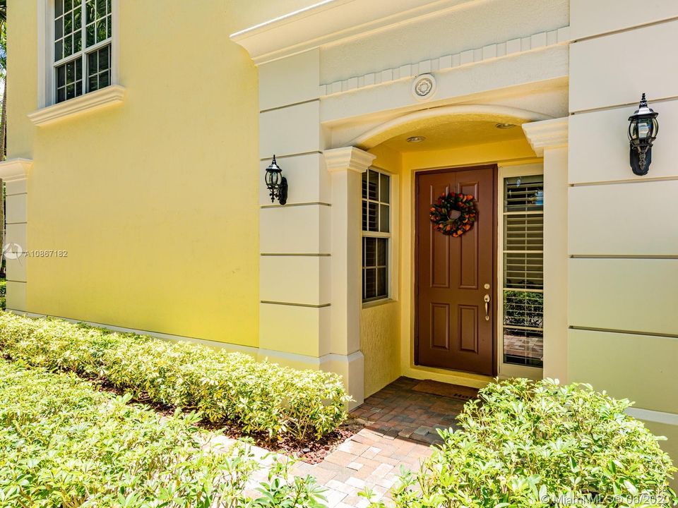Recently Sold: $689,000 (3 beds, 2 baths, 3036 Square Feet)