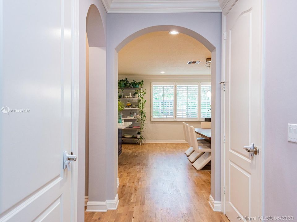 Recently Sold: $689,000 (3 beds, 2 baths, 3036 Square Feet)
