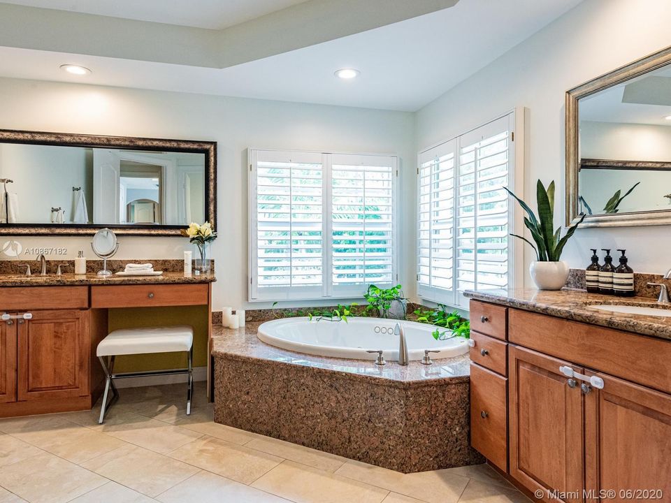Recently Sold: $689,000 (3 beds, 2 baths, 3036 Square Feet)