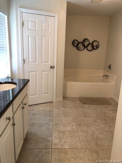Vendido Recientemente: $219,900 (4 camas, 2 baños, 1788 Pies cuadrados)