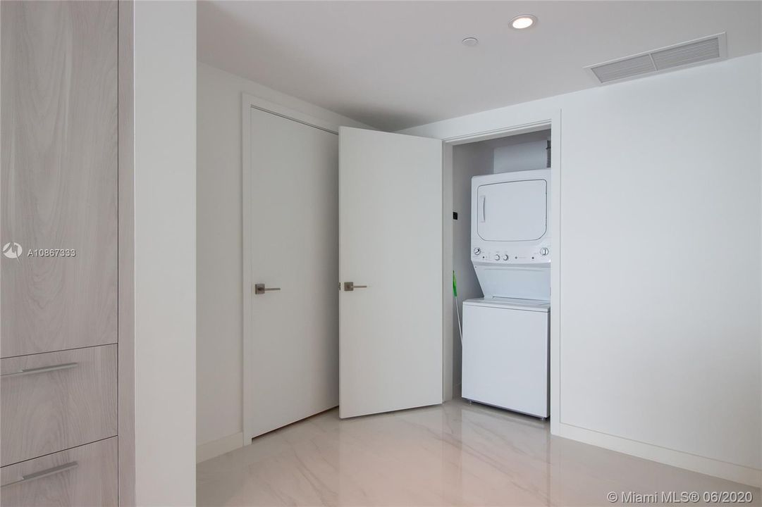 Recently Rented: $3,300 (1 beds, 1 baths, 959 Square Feet)