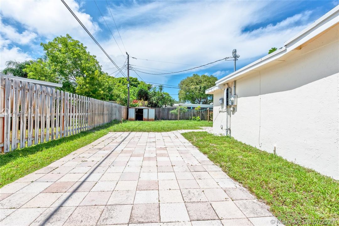 Vendido Recientemente: $234,700 (3 camas, 2 baños, 962 Pies cuadrados)